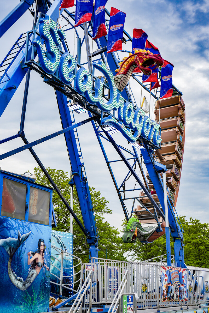 Dreamland Amusements Sea Ray ride with colorful flags